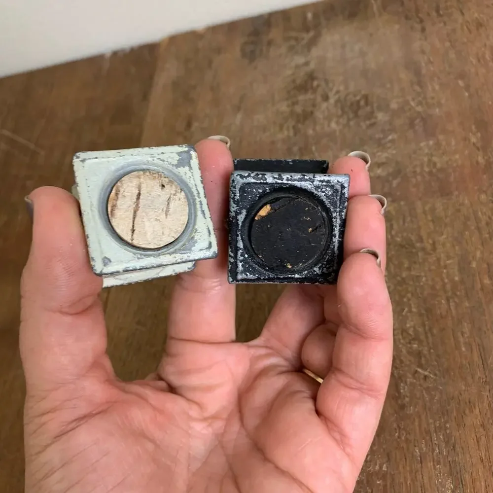 Vintage 1950's Cast Iron Coffee Grinder‎ Salt and Pepper Shakers